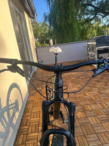 Used Trek Slash 8 2019 2019 Mountainbike, Black, 29 — image 11 of 17