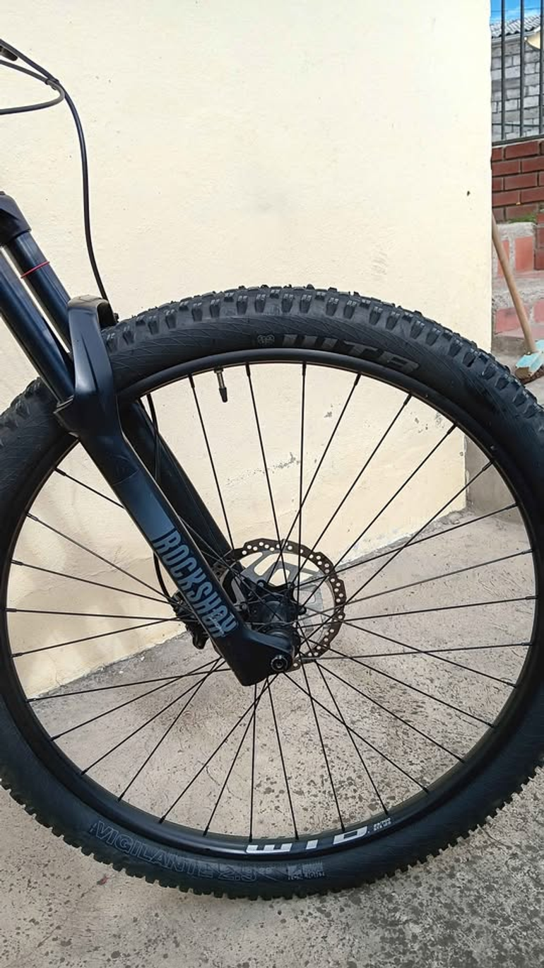 Used Jamis FAULTLINE A2 2024 2024 Mountainbike, Blue, 29 — image 9 of 10