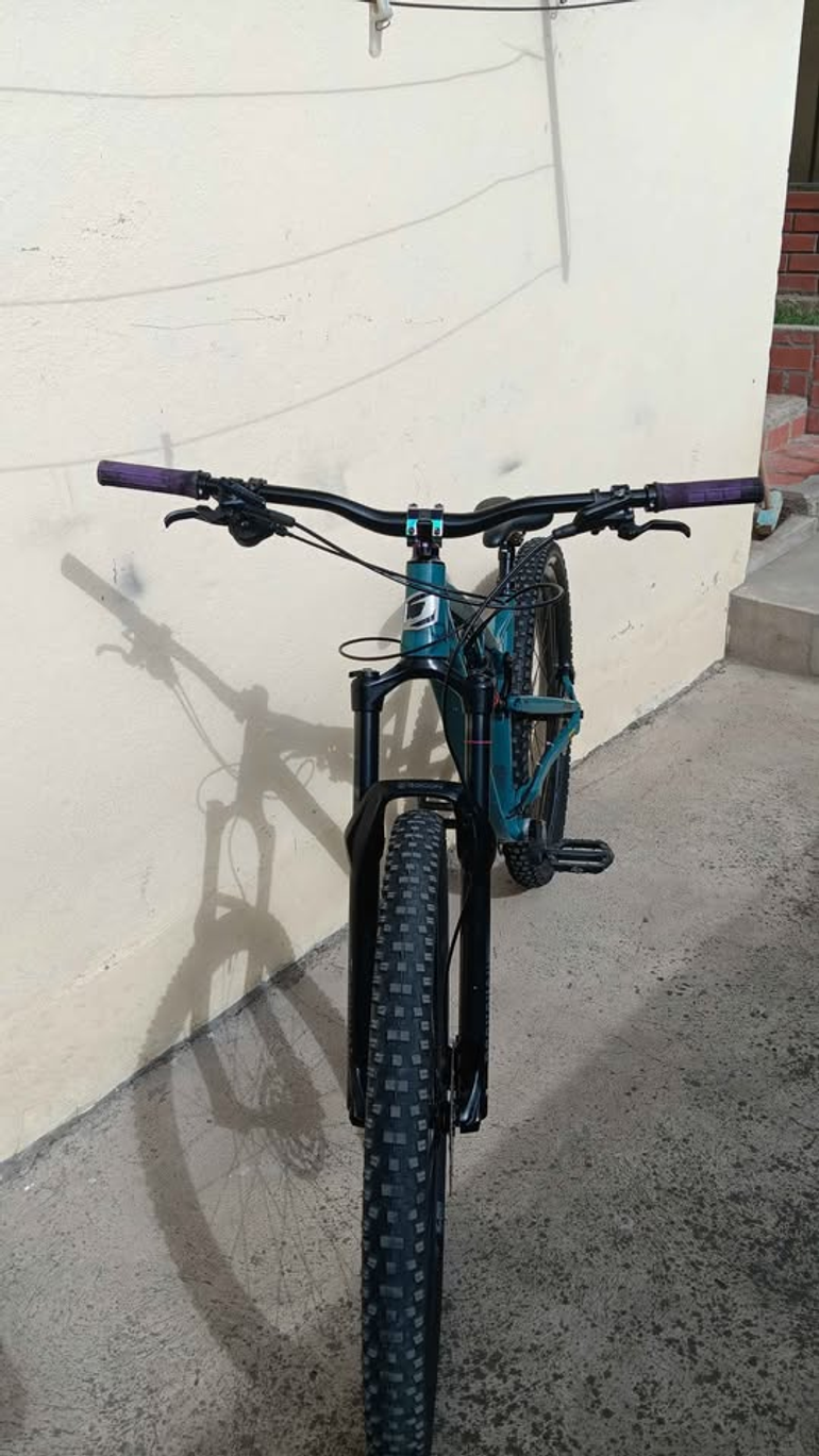 Used Jamis FAULTLINE A2 2024 2024 Mountainbike, Blue, 29 — image 4 of 10