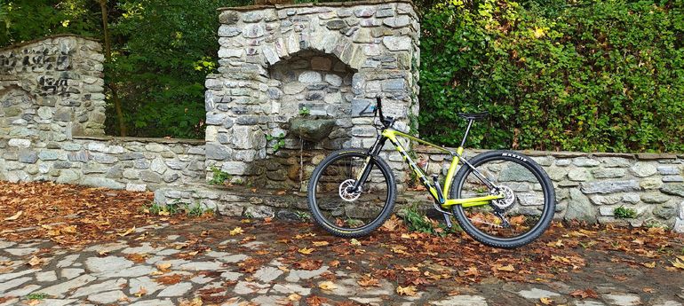 Used Trek Procaliber 9.6 2023 2023 Mountainbike, Orange, 29 — image 7 of 8