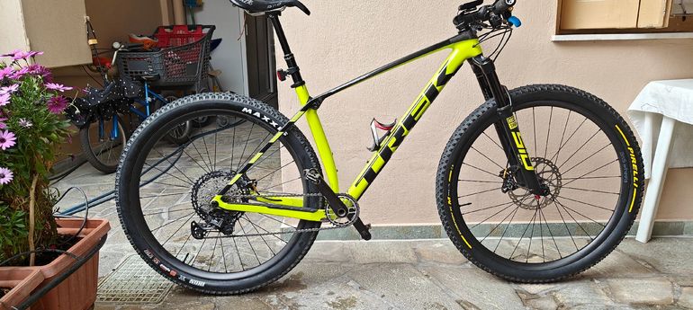 Used Trek Procaliber 9.6 2023 2023 Mountainbike, Orange, 29 — image 3 of 8