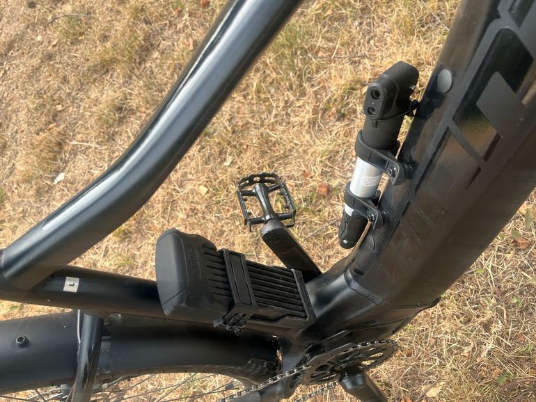 Used Giant Fathom E+ EX 2022 2022 Mountainbike, Black, 29 — image 7 of 13
