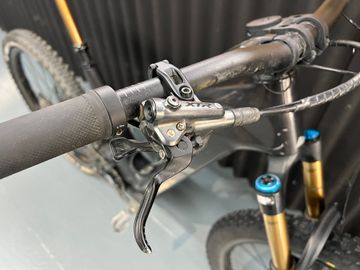 Tweedehands Canyon Spectral:ON CFR 2022 2022 Mountainbike — afbeelding 9 van 19