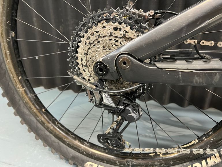 Gebrauchtes Canyon Spectral:ON CFR 2022 2022 Mountainbike, Schwarz, 29, 27.5 — Bild 15 von 19