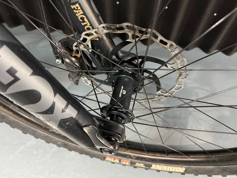 Gebrauchtes Canyon Spectral:ON CFR 2022 2022 Mountainbike, Schwarz, 29, 27.5 — Bild 12 von 19