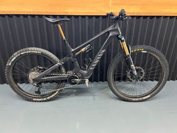 Tweedehands Canyon Spectral:ON CFR 2022 2022 MTB