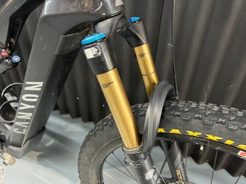 Tweedehands Canyon Spectral:ON CFR 2022 2022 Mountainbike — afbeelding 10 van 19