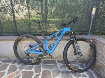 Käytetty Canyon Neuron CF 8 2022 2022 MTB