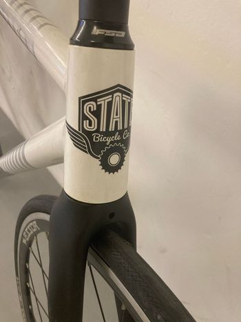 State Bicycle Co. Undefeated Frameset 2018 Road & Gravel d'occasion — image 3 sur 10