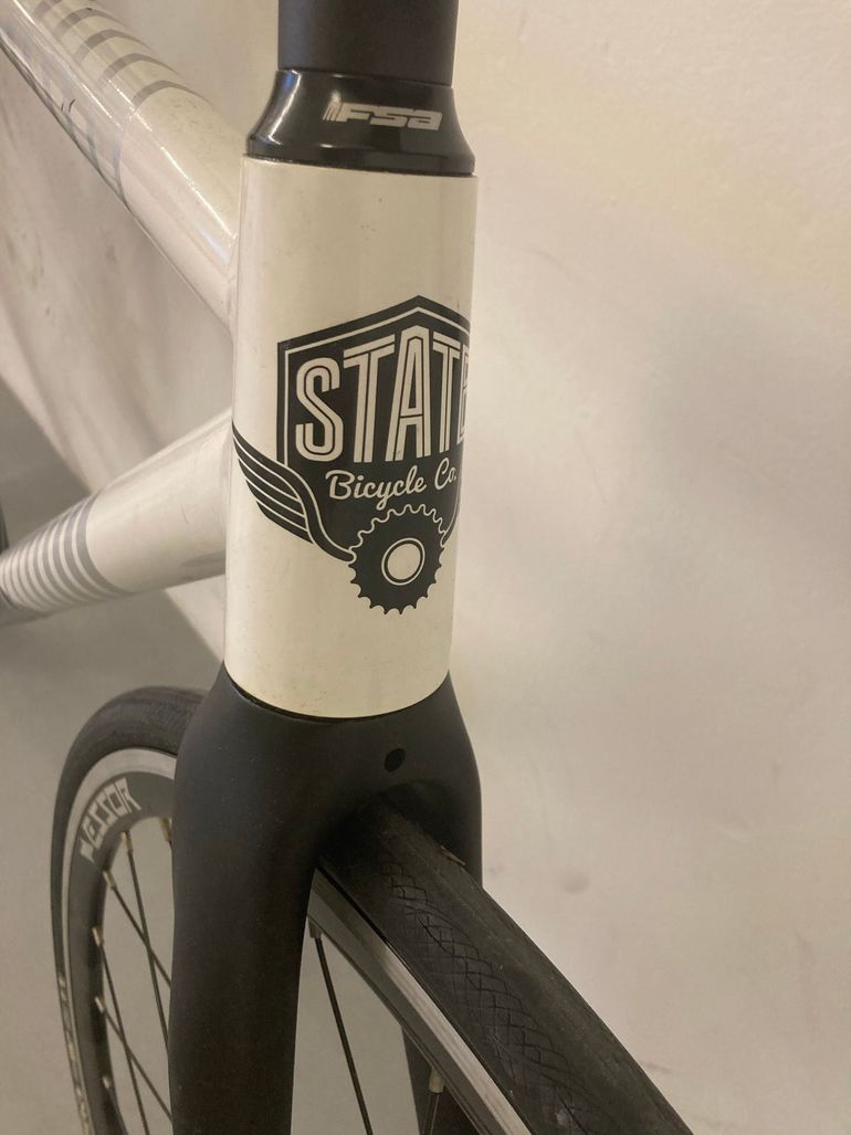State Bicycle Co. Undefeated Frameset 2018 Road & Gravel d'occasion — image 3 sur 10