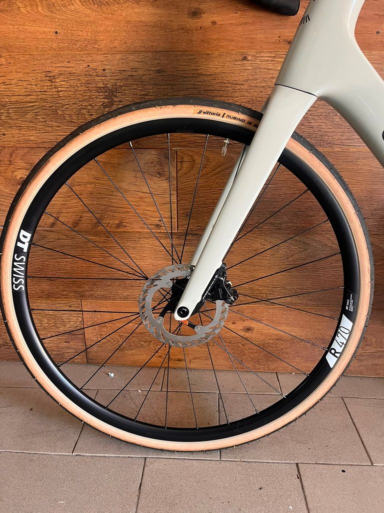 Cannondale Synapse Carbon 4 2026 2026 Road & Gravel usato, Grigio chiaro — immagine 2 di 14