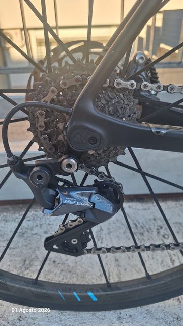 Canyon Ultimate CF SL 8 Disc 2021 2021 Road & Gravel usato, Nero — immagine 4 di 6