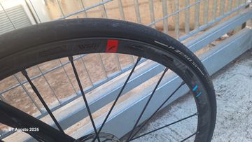 Canyon Ultimate CF SL 8 Disc 2021 2021 Road & Gravel usato, Nero — immagine 3 di 6