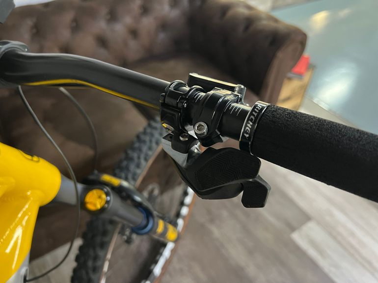 Mondraker LEVEL RR 2022 2022 Mountainbike usato, Grigio chiaro — immagine 9 di 30