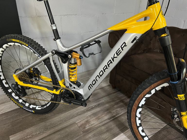 Mondraker LEVEL RR 2022 2022 Mountainbike usato, Grigio chiaro — immagine 28 di 30