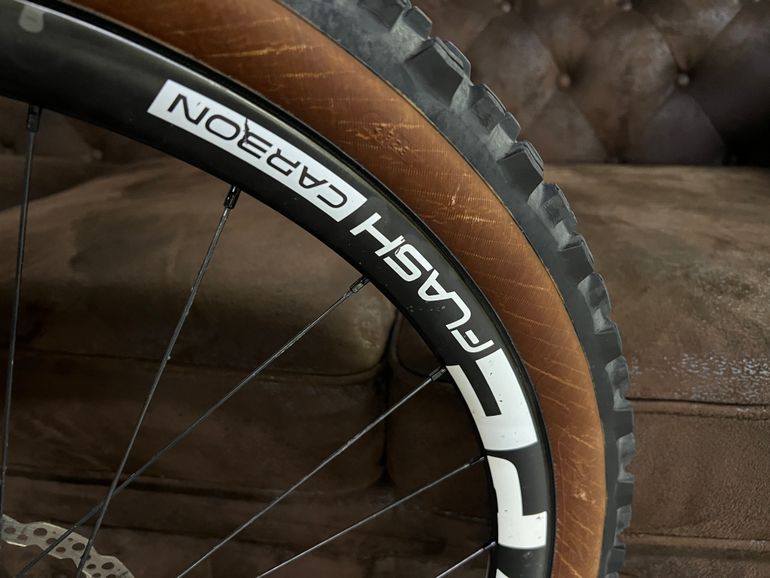 Mondraker LEVEL RR 2022 2022 Mountainbike usato, Grigio chiaro — immagine 16 di 30