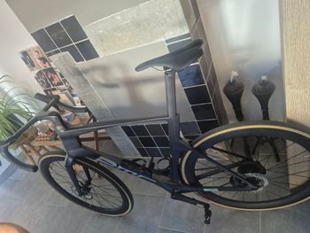 Used BMC R01 Four 2025 Road & Gravel, Black — image 9 of 12