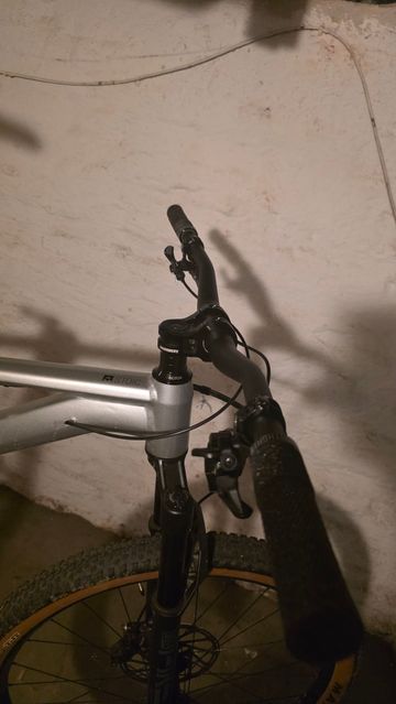 Used Canyon Stoic 4 2023 2023 Mountainbike, Light Gray, 27.5, 29 — image 3 of 11