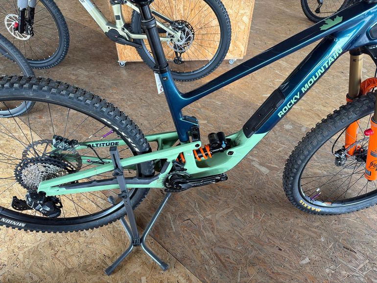 Used Rocky Mountain Altitude Shimano Deore XT 2025 Mountainbike, Green — image 4 of 4