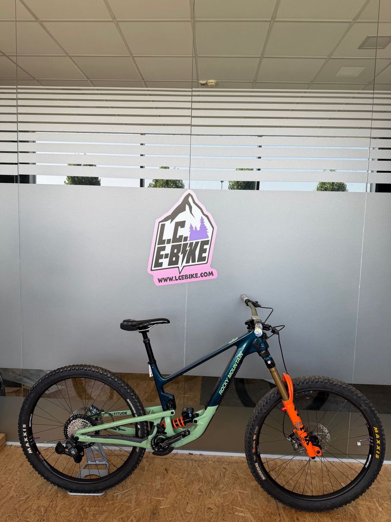 Used Rocky Mountain Altitude Shimano Deore XT 2025 MTB