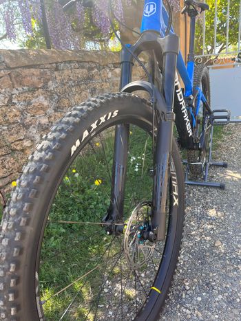 Mondraker RAZE R 2024 2024 Mountainbike usato, Blu — immagine 2 di 4