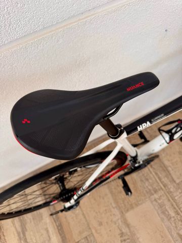Used CUBE ATTAIN Pro Disc 2019 2019 Road & Gravel, White — image 6 of 8