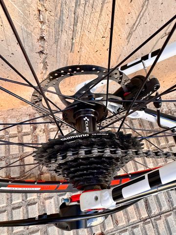 Used CUBE ATTAIN Pro Disc 2019 2019 Road & Gravel, White — image 4 of 23