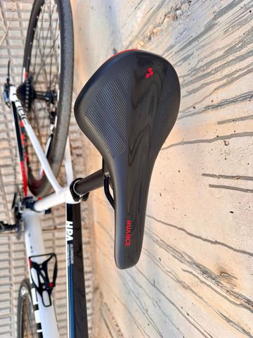 Used CUBE ATTAIN Pro Disc 2019 2019 Road & Gravel, White — image 9 of 23