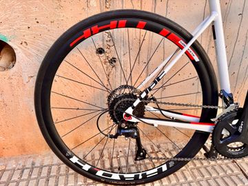 Used CUBE ATTAIN Pro Disc 2019 2019 Road & Gravel, White — image 3 of 23