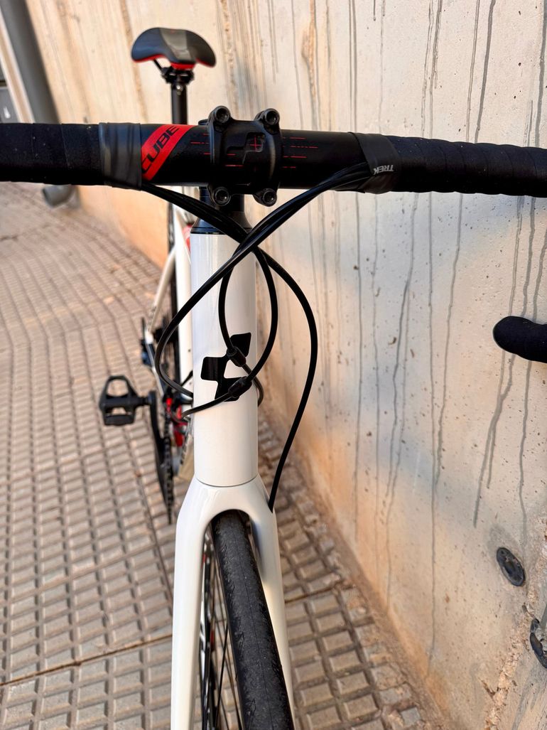 Used CUBE ATTAIN Pro Disc 2019 2019 Road & Gravel, White — image 10 of 23