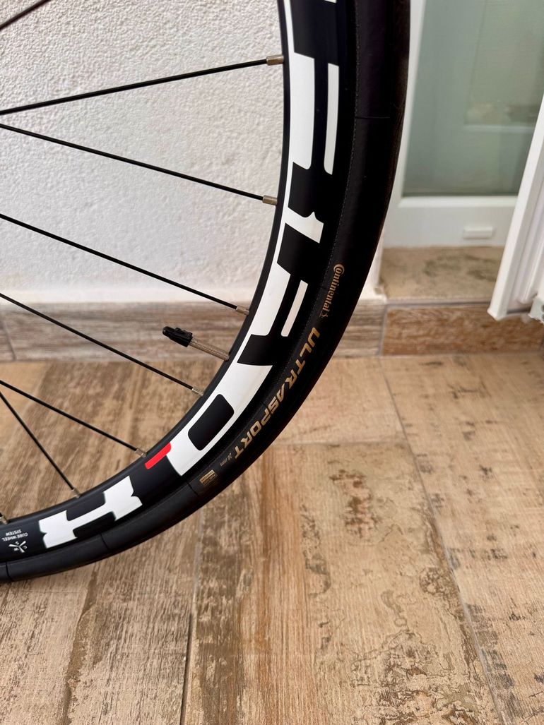 Used CUBE ATTAIN Pro Disc 2019 2019 Road & Gravel, White — image 7 of 8