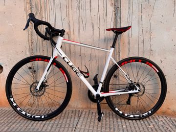 Used CUBE ATTAIN Pro Disc 2019 2019 Road & Gravel, White — image 2 of 23