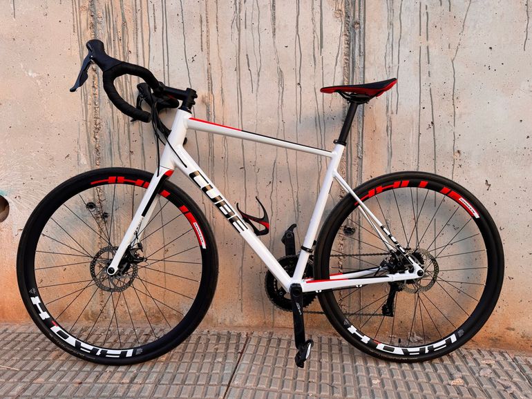 Used CUBE ATTAIN Pro Disc 2019 2019 Road & Gravel, White — image 2 of 23
