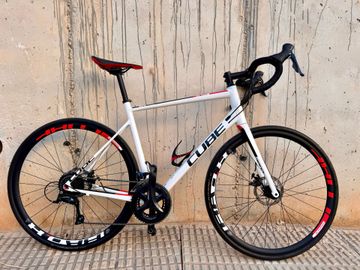 Used CUBE ATTAIN Pro Disc 2019 2019 Road & Gravel, White — image 1 of 23