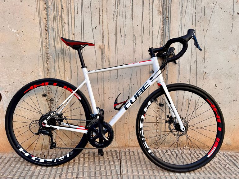 Used CUBE ATTAIN Pro Disc 2019 2019 Road & Gravel, White — image 1 of 23