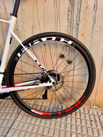 Used CUBE ATTAIN Pro Disc 2019 2019 Road & Gravel, White — image 13 of 23