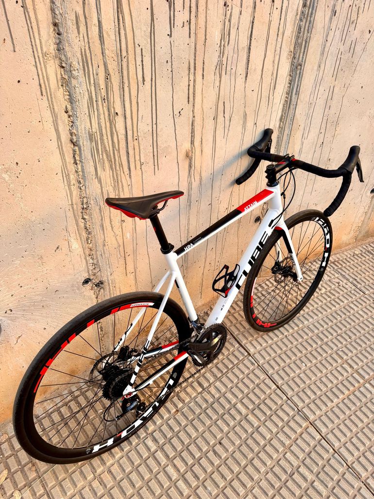 Used CUBE ATTAIN Pro Disc 2019 2019 Road & Gravel, White — image 16 of 23