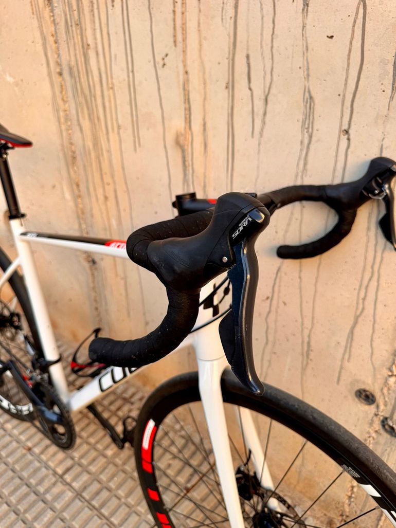 Used CUBE ATTAIN Pro Disc 2019 2019 Road & Gravel, White — image 22 of 23