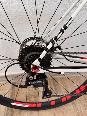 Used CUBE ATTAIN Pro Disc 2019 2019 Road & Gravel, White — image 3 of 8