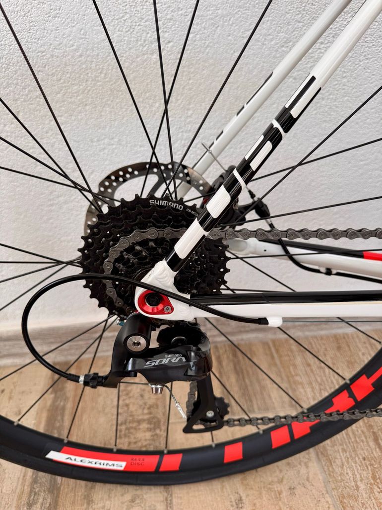 Used CUBE ATTAIN Pro Disc 2019 2019 Road & Gravel, White — image 3 of 8