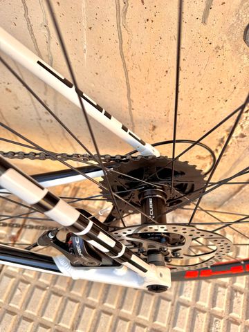 Used CUBE ATTAIN Pro Disc 2019 2019 Road & Gravel, White — image 12 of 23
