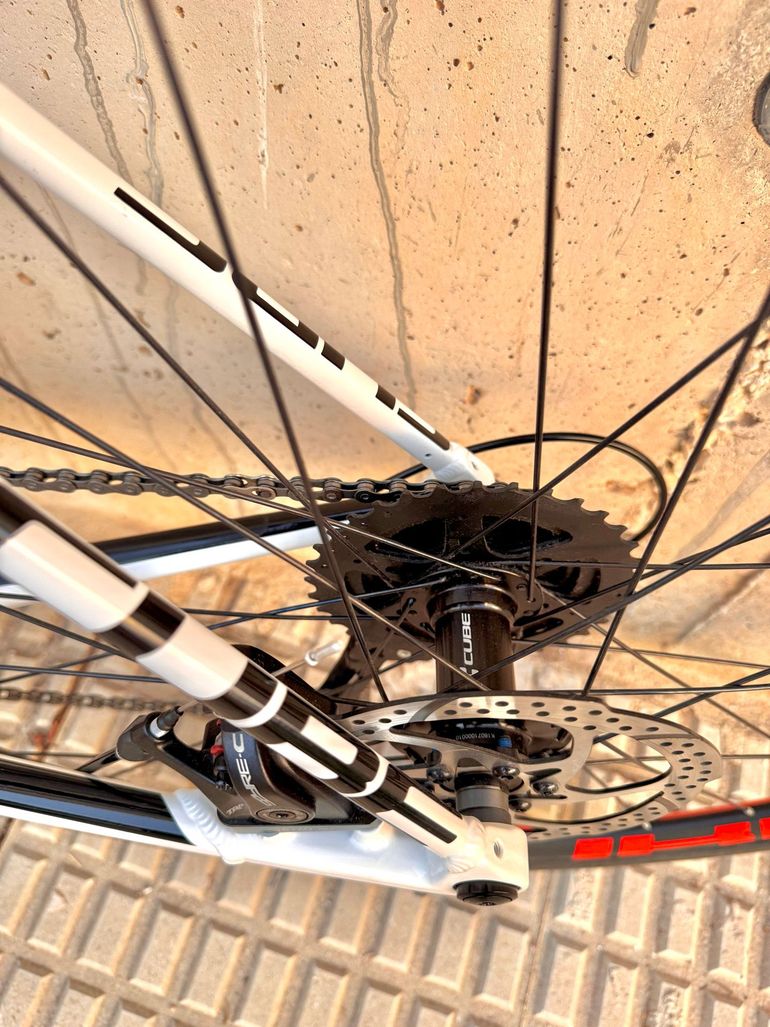 Used CUBE ATTAIN Pro Disc 2019 2019 Road & Gravel, White — image 12 of 23