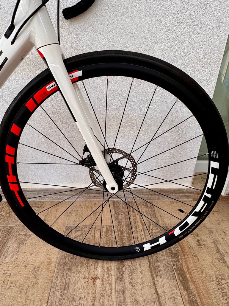Used CUBE ATTAIN Pro Disc 2019 2019 Road & Gravel, White — image 8 of 8
