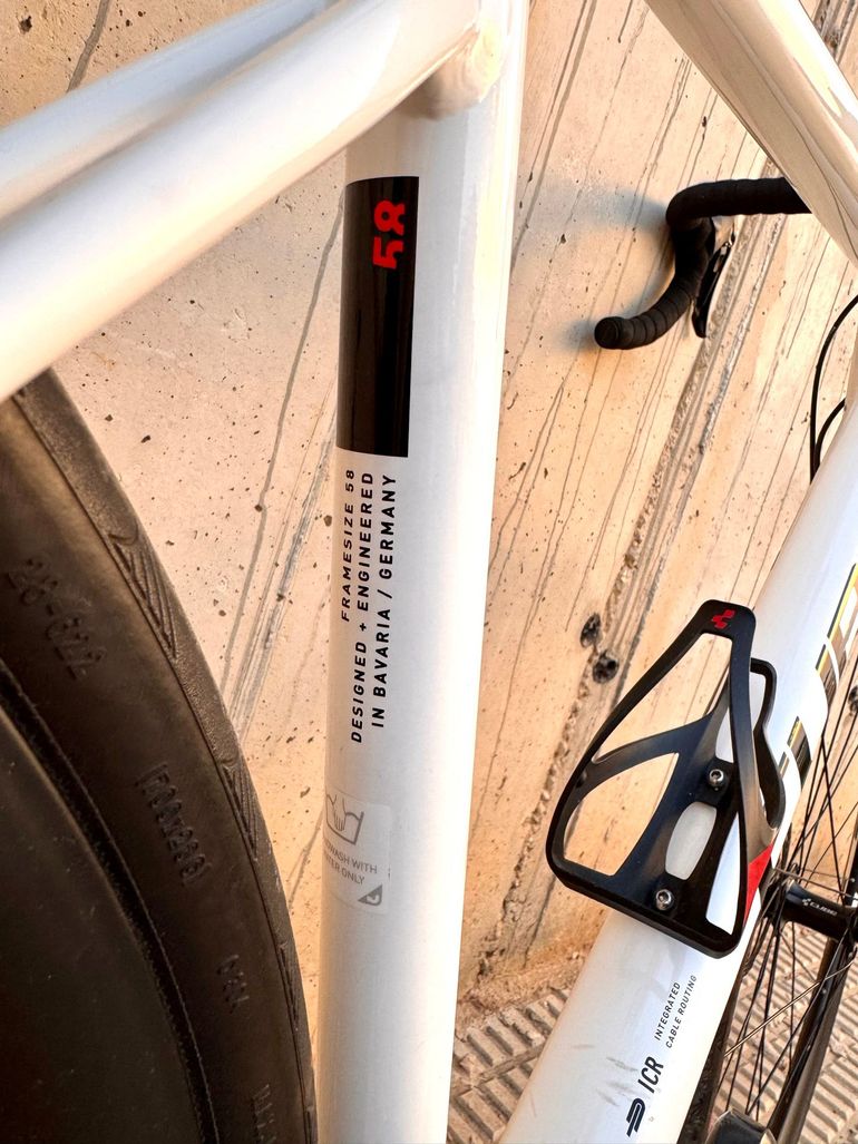 Used CUBE ATTAIN Pro Disc 2019 2019 Road & Gravel, White — image 15 of 23