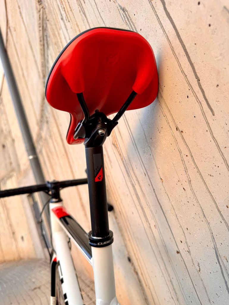 Used CUBE ATTAIN Pro Disc 2019 2019 Road & Gravel, White — image 14 of 23
