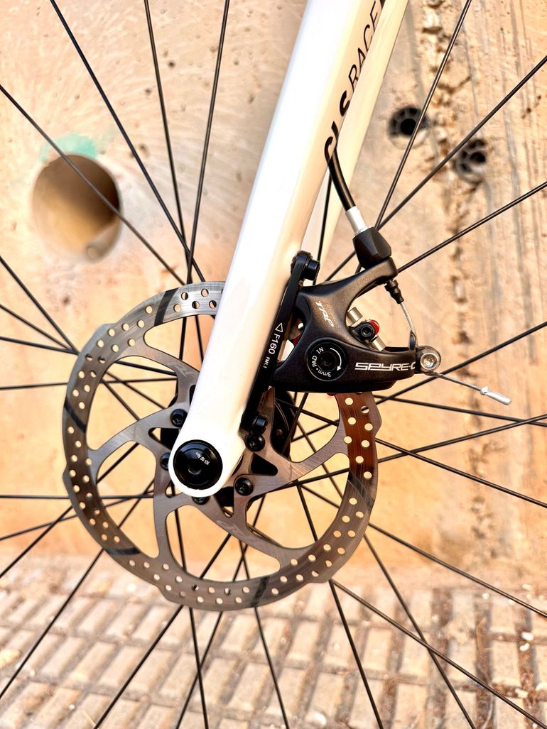 Used CUBE ATTAIN Pro Disc 2019 2019 Road & Gravel, White — image 8 of 23