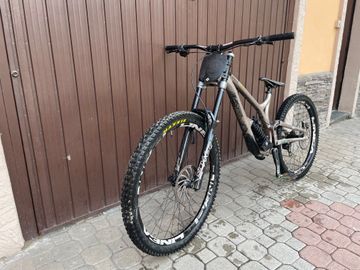 Używany Commencal SUPREME DH V4 2022 Mountainbike — zdjęcie 3 z 11