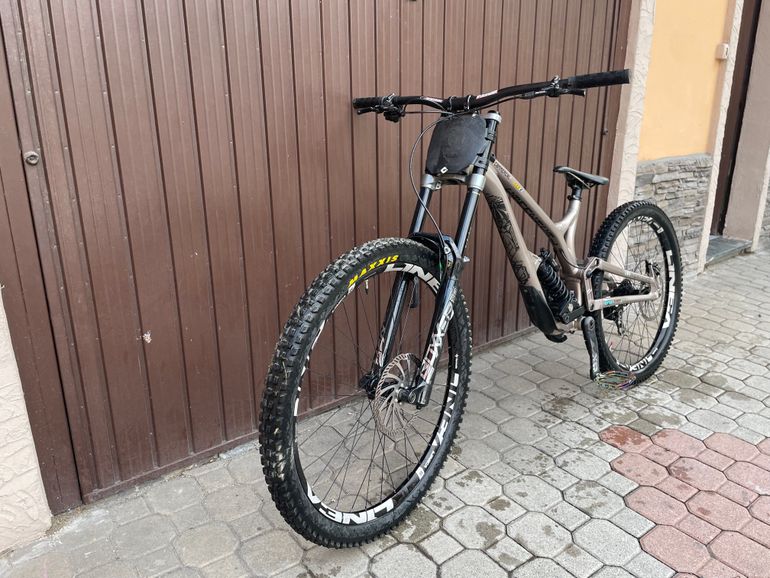 Brugt Commencal SUPREME DH V4 2022 Mountainbike — billede 3 af 11