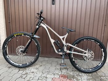 Commencal SUPREME DH V4 2022 MTB d'occasion
