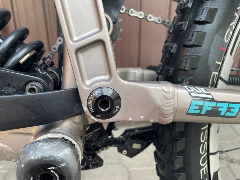 Brugt Commencal SUPREME DH V4 2022 Mountainbike — billede 10 af 11